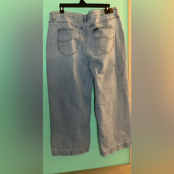 Lee Light Wash Denim Capris Size 18 - Picture 4 of 15